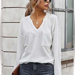 MSRP $51 Chateau Amour White Pocket Notch Neck Top Size Large NWOT